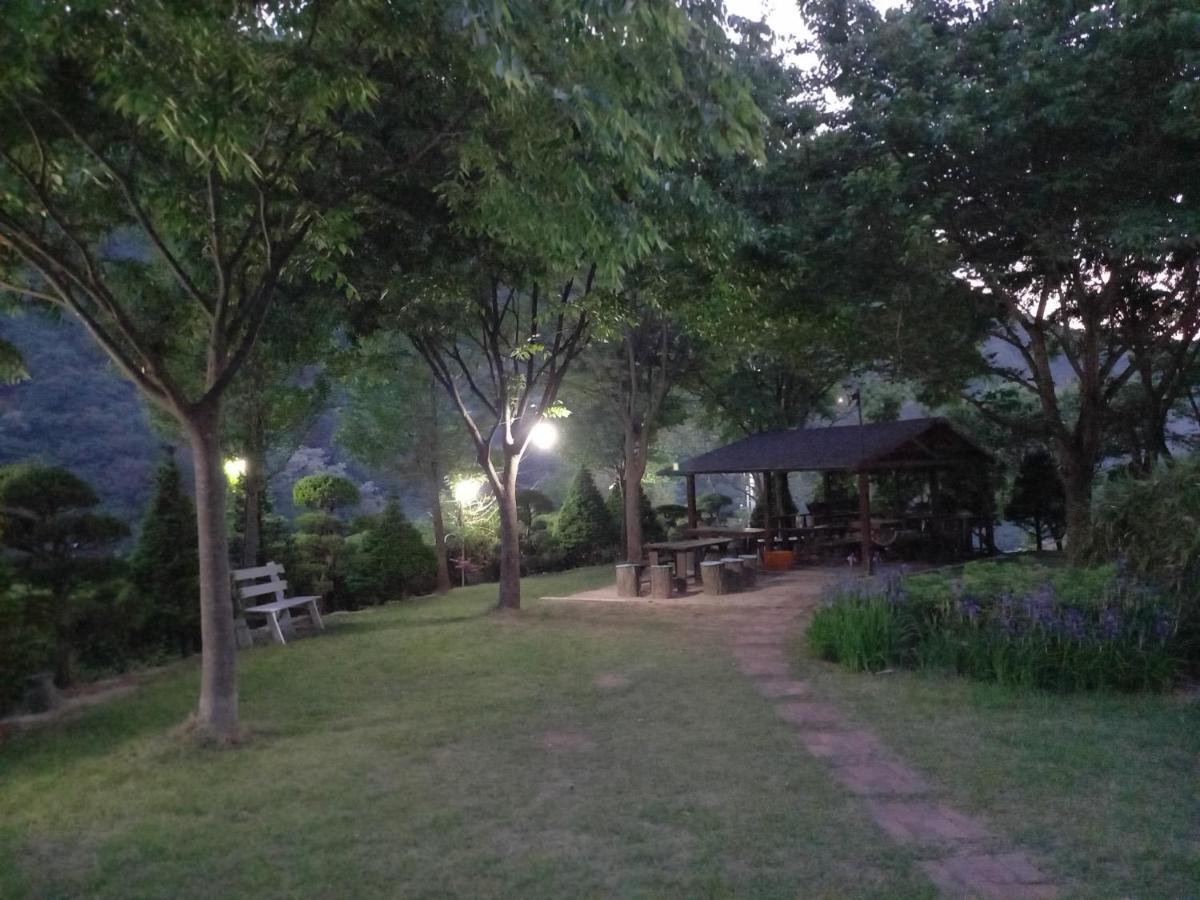 Chamjoeun Pension Chechon Bagian luar foto